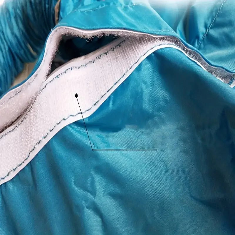 Detalhe do fecho de velcro nas costas do saco de secagem pet